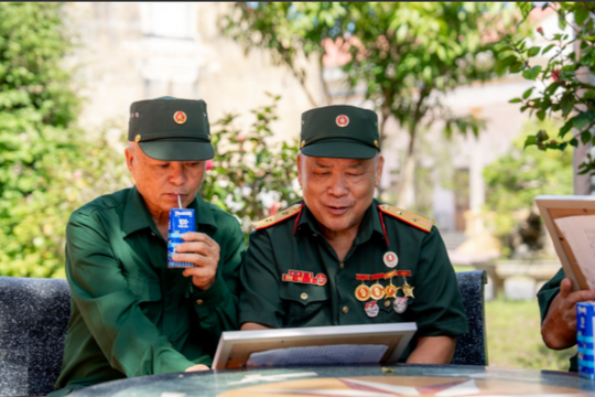 Vinamilk “viết tiếp câu chuyện hòa bình” bằng tranh và hành động