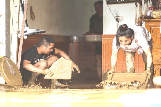 Gượng dậy từ những hoang tàn