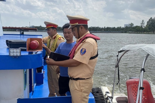 TP.HCM mở cao điểm xử lý phương tiện kinh doanh vi phạm ở đường bộ và thủy