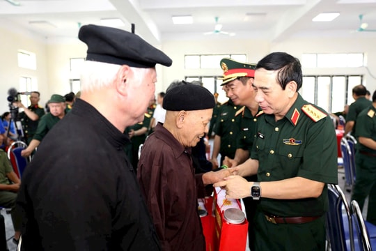 Đại tướng Phan Văn Giang thăm, tặng quà thương bệnh binh