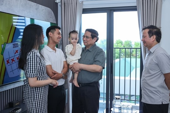 Thủ tướng thăm cây cầu mới qua sông Hương và dự án nhà ở xã hội tại Huế