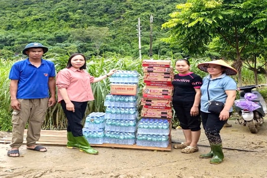 Vượt lũ đến với dân – Nghĩa tình người cán bộ Tòa án