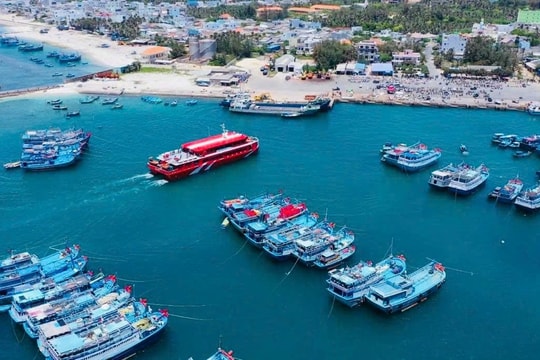 Đặc khu Phú Quý lấy kinh tế biển và du lịch là mũi nhọn phát triển