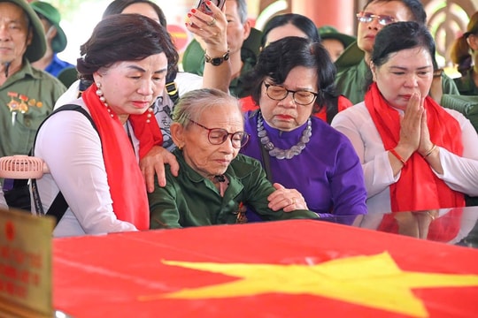 Bông hồng thép giữa “tọa độ chết”