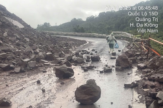 Tuyến đường huyết mạch lên cửa khẩu Quốc tế La Lay lại bị sạt lở