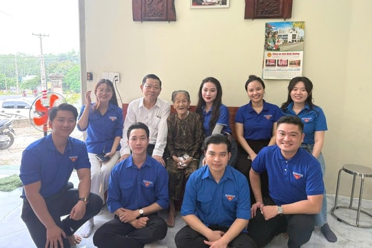 Tòa Phúc thẩm TANDTC tại TP.HCM tri ân gia đình người có công với cách mạng