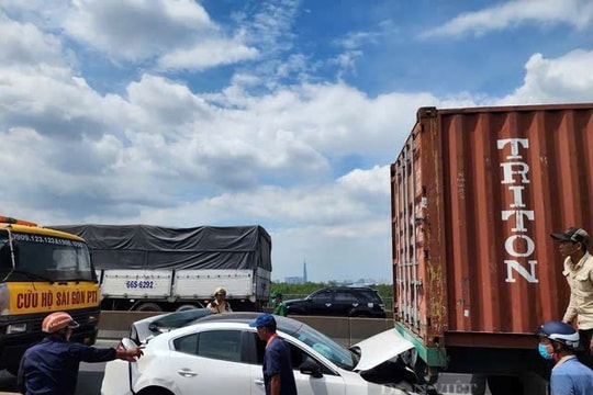 Lý giải tình trạng xe chết máy ở cầu Phú Mỹ