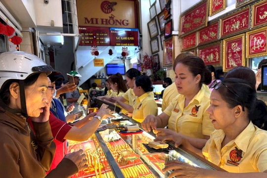 Giá vàng hôm nay 29/7: Đồng loạt giảm