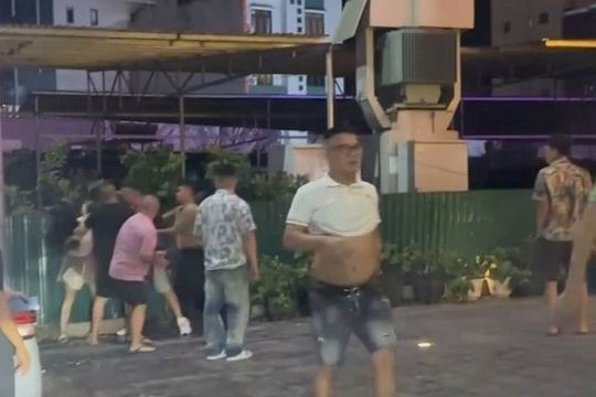 Xác minh vụ 3 phụ nữ bị nhóm nam thanh niên hành hung trước quán karaoke