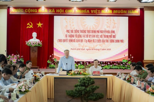 Phó Thủ tướng Nguyễn Hòa Bình làm việc với Ban Thường vụ Thành ủy Huế