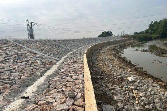 Hàng loạt công trình kiên cố hóa đê điều chạy đua trước mùa mưa lũ