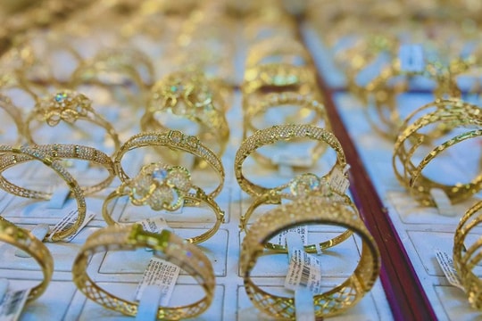 Giá vàng hôm nay 31/7: Giữ vững mức giá cao