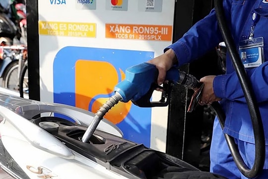 Giá xăng dầu ngày 30/7: Tiếp tục tăng mạnh