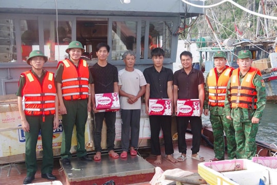 Biên phòng Hòn Gai tiếp tục đồng hành cùng ngư dân bám biển