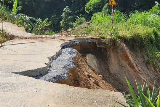 Sạt lở nghiêm trọng đường vào các bản biên giới của Thanh Hóa