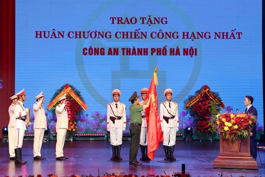 Công an Hà Nội nhận Huân chương Chiến công hạng Nhất
