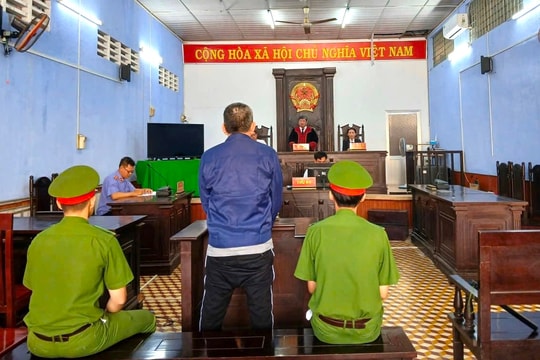 Lẻn vào nhà không khóa cửa để trộm xe máy