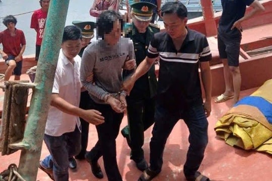 TP.HCM: Bắt đối tượng bị truy nã lẩn trốn trên tàu cá