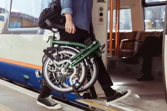 TP HCM cho phép hành khách mang xe đạp gấp lên Metro