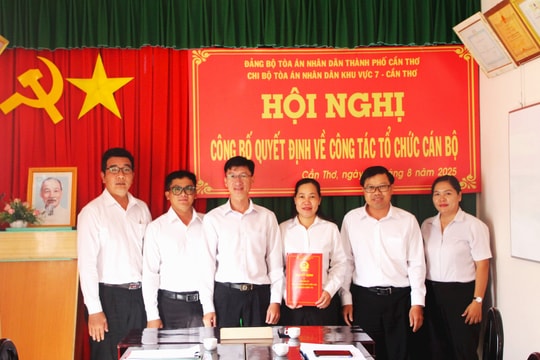 TAND khu vực 7 - Cần Thơ công bố quyết định về công tác tổ chức, cán bộ