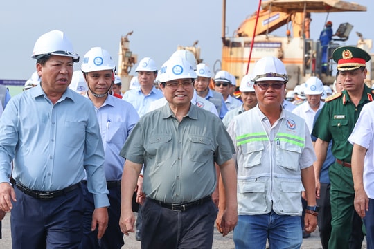 Thủ tướng kiểm tra tiến độ thi công sân bay Long Thành