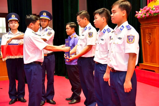 Vùng Cảnh sát biển 4 tổ chức bồi dưỡng tiếng Khmer cho cán bộ, nhân viên