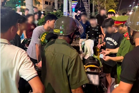 Xử lý nhóm quái xế và hàng loạt xe độ, không giấy tờ