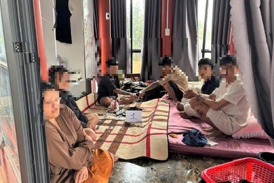 Bắt quả tang 6 người tổ chức sử dụng ma túy