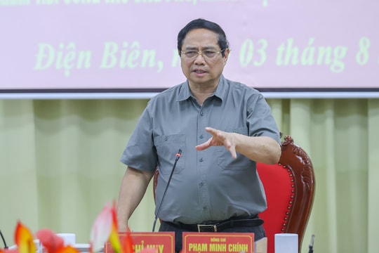 Thủ tướng: Làm mọi cách nhanh nhất có thể ổn định đời sống người dân vùng lũ