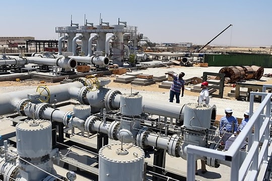 Giá xăng dầu ngày 4/8: Đỏ sàn phiên mở cửa