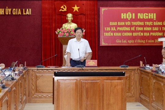 Bí thư Tỉnh ủy Gia Lai làm việc với Thường trực Đảng ủy 135 xã, phường