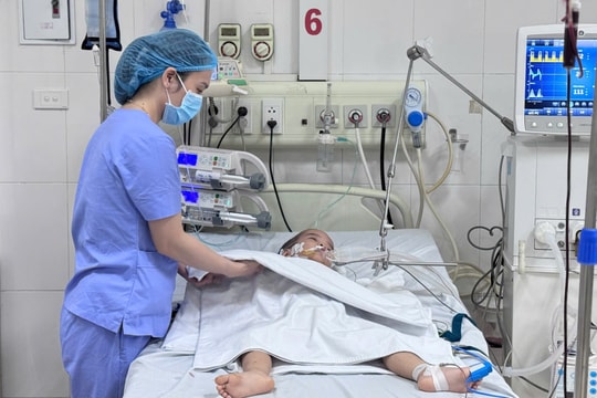 Trẻ 3 tuổi nguy kịch do hóc quả nhãn