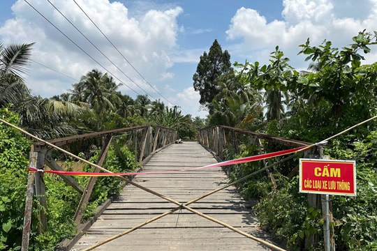 Cầu Bình Đông hư hỏng nặng: Người dân mong sớm xây cầu mới