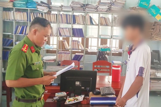 Bắt tạm giam thanh niên cướp tiệm vàng