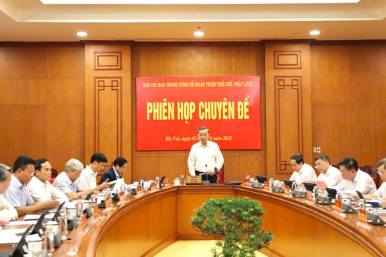 Xác định xây dựng, hoàn thiện thể chế, pháp luật là nhiệm vụ trọng tâm, xuyên suốt