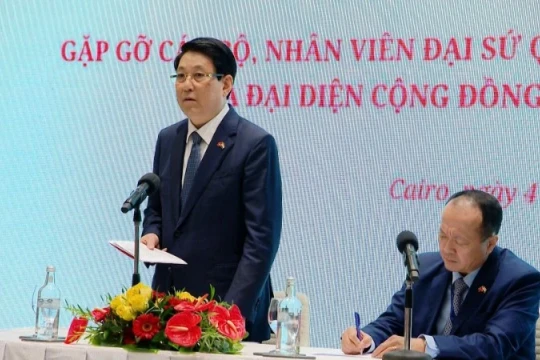 Chủ tịch nước Lương Cường gặp gỡ cán bộ, nhân viên Đại sứ quán và cộng đồng người Việt Nam tại Ai Cập