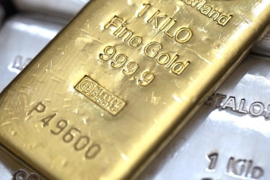 Giá vàng hôm nay 5/8: Bật tăng sát đỉnh kỷ lục