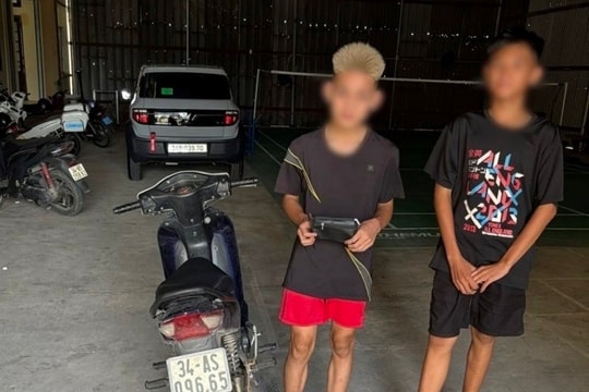 Khởi tố 2 đối tượng thiếu niên cướp giật tài sản