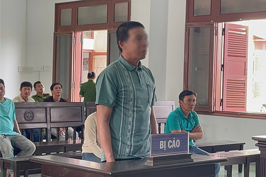 Mâu thuẫn việc lấy nước vào ruộng, cầm cuốc đả thương người khác