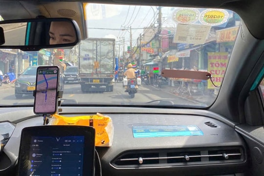 Thiếu tá CSGT lái xe đặc chủng đưa sản phụ vỡ ối đến bệnh viện kịp thời