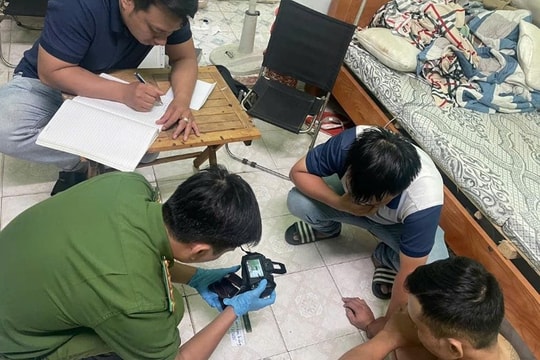 4 nam, 2 nữ thuê nhà nghỉ tổ chức "tiệc ma túy"