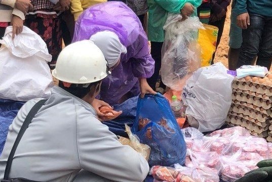 Hành vi cố ý làm trái quy định về hàng cứu trợ sẽ bị xử lý như thế nào?