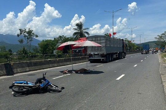 Va chạm với xe đầu kéo, cô gái trẻ tử vong thương tâm