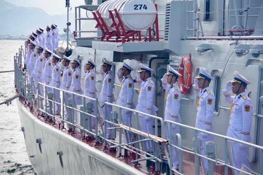 Thượng tướng Nguyễn Văn Nghĩa kiểm tra luyện tập Diễu binh lực lượng vũ trang trên biển