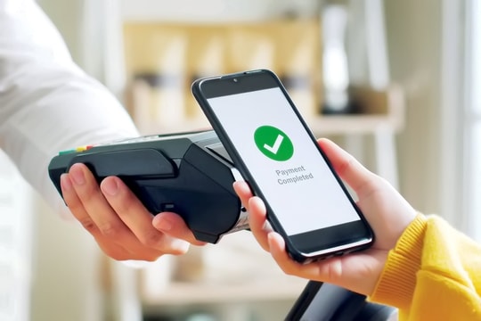 Giao dịch thanh toán không tiền mặt tiệm cận mốc kỷ lục năm 2024