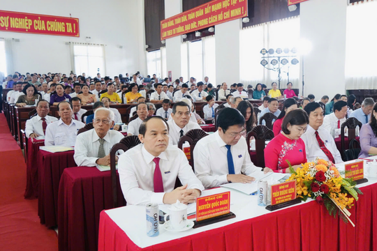 Phó Chánh án Tòa án nhân dân tối cao Nguyễn Quốc Đoàn dự Đại hội Đảng bộ xã Long Hồ