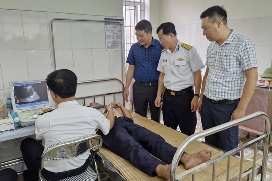 Viện Y học Hải quân khám bệnh, cấp thuốc miễn phí cho người có công