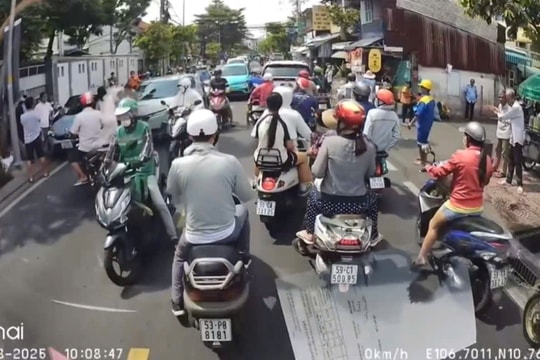 Công an vào cuộc vụ nhóm người đi ô tô đánh nhau giữa đường