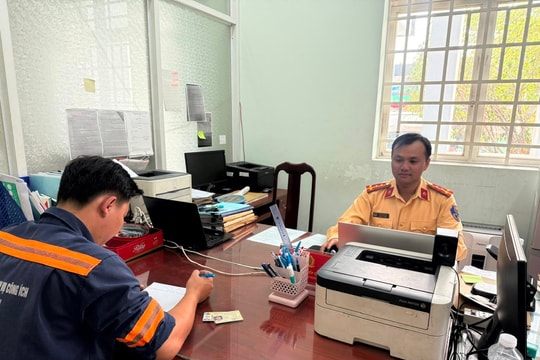 Phạt nhân viên công ty công ích lái ô tô tải đi ẩu trên đường