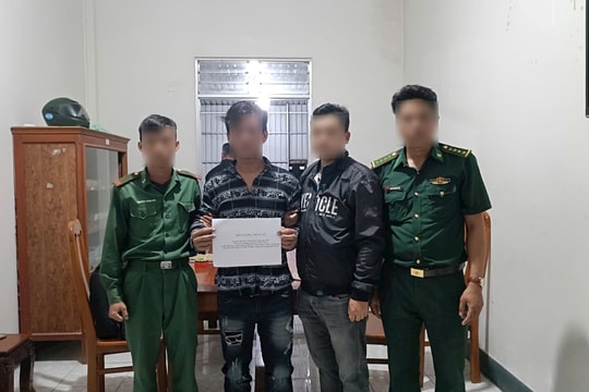 Bắt đối tượng truy nã đang lẩn trốn trên tàu cá